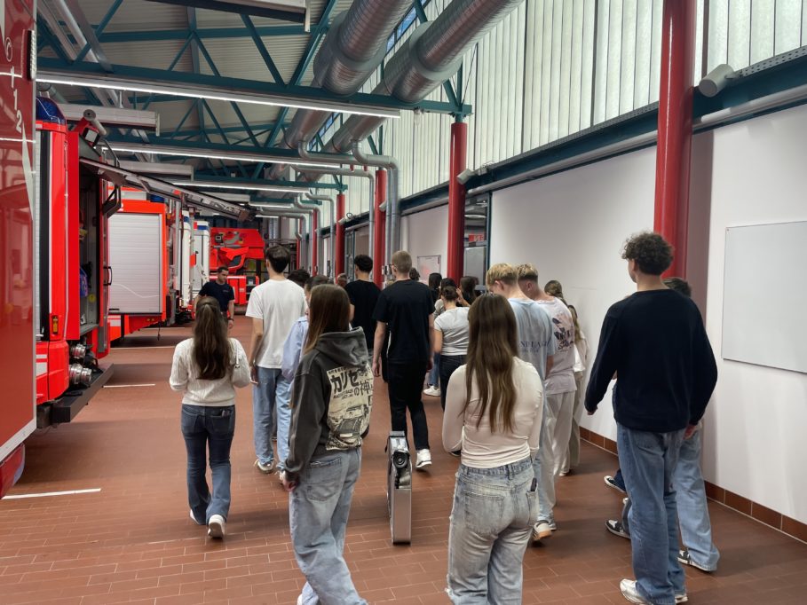 Firmlingen bei der Feuerwehrwache 